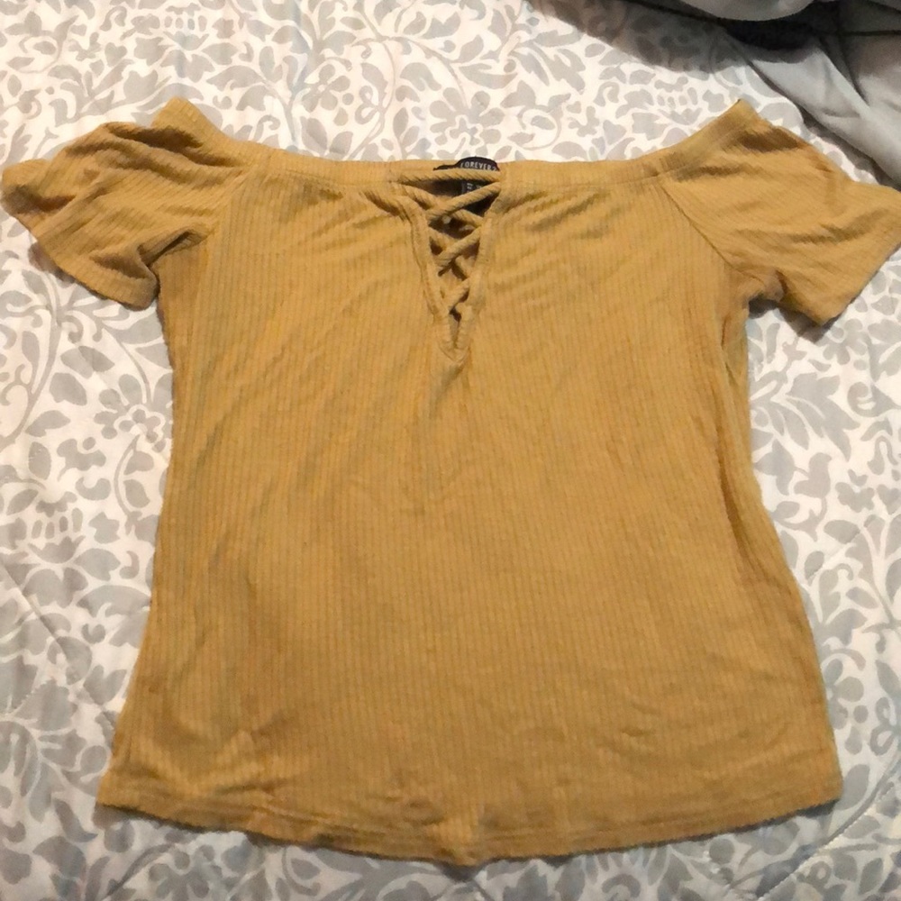 Off the shoulder tee